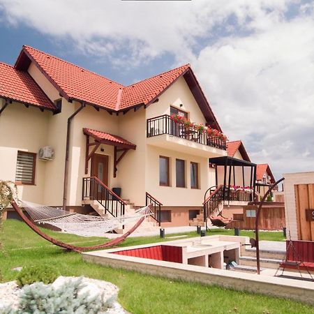 Roots Villa Sequoia Braşov Exterior foto